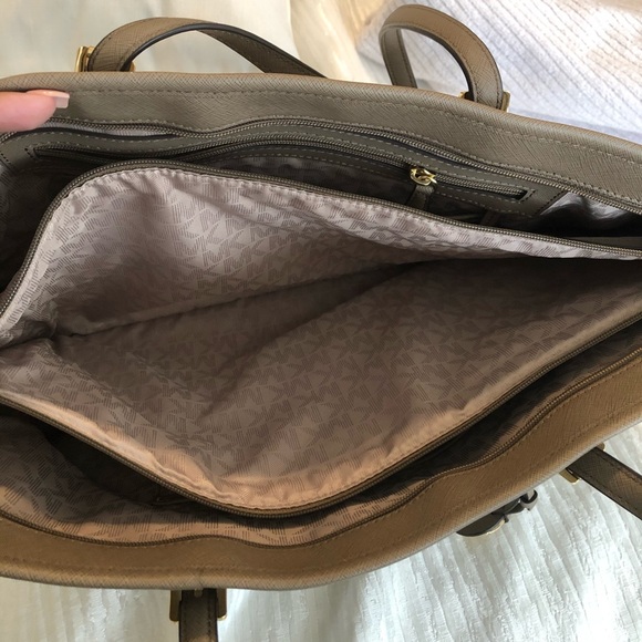 Michael Kors Work/Laptop Tote - Picture 5 of 5